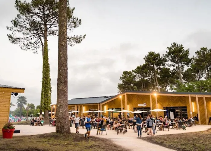 Mh 399 3 Et 2 Salles De Bain Entierement Equipe Dans 4 Etoiles Saint-Julien-en-Born